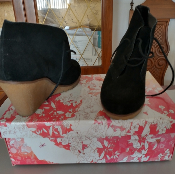 Ladies booties - Picture 3 of 6